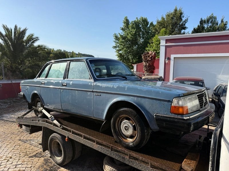 1981 Volvo 244 - 1 1981 Volvo 244 - 1