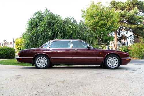 1998 Daimler Super V8 till salu (bild 25 av 202)