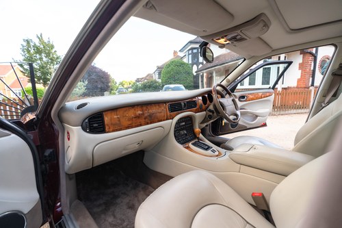1998 Daimler Super V8 till salu (bild 43 av 202)