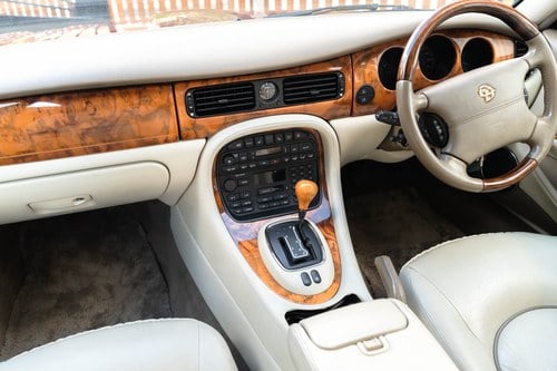 1998 Daimler Super V8 till salu (bild 74 av 202)
