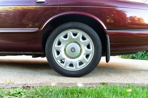 1998 Daimler Super V8 till salu (bild 32 av 202)