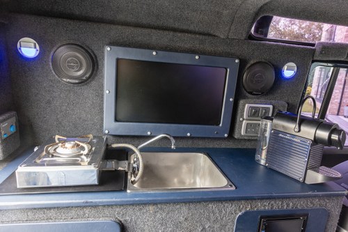 2014 Land Rover Defender XS 110 Twisted / Stamford Coachworks Camper For Sale (picture 67 of 165)