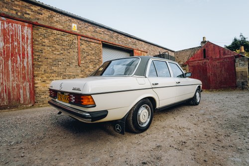 1983 Mercedes-Benz 300D W123 Automatic à venda (imagem 24 de 147)