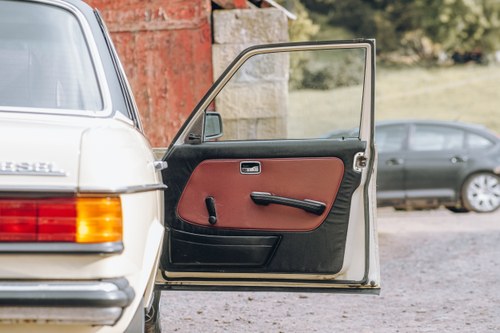 1983 Mercedes-Benz 300D W123 Automatic à venda (imagem 39 de 147)