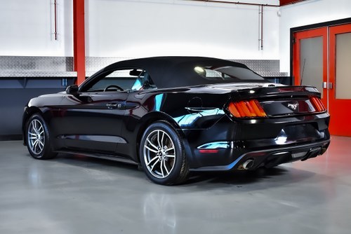 2017 Ford Mustang Convertible 2.3 Ecoboost till salu (bild 17 av 81)