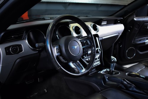 2017 Ford Mustang Convertible 2.3 Ecoboost till salu (bild 29 av 81)