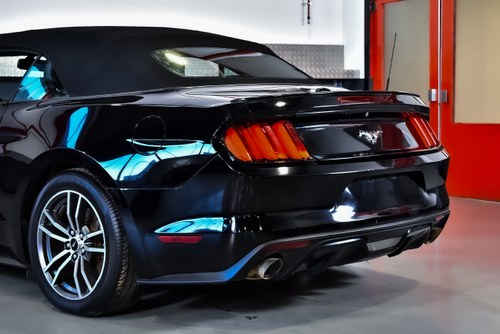 2017 Ford Mustang Convertible 2.3 Ecoboost till salu (bild 70 av 81)