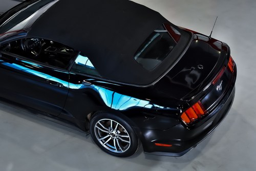 2017 Ford Mustang Convertible 2.3 Ecoboost till salu (bild 74 av 81)