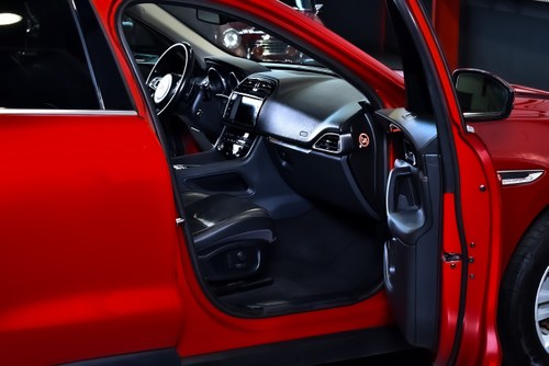 2017 Jaguar F-Pace 20d Prestige zum Verkauf (Bild 41 von 113)