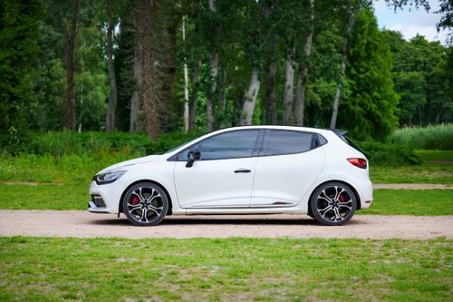 2016 Renault Clio RS 220 Trophy à vendre (picture 3 of 201)