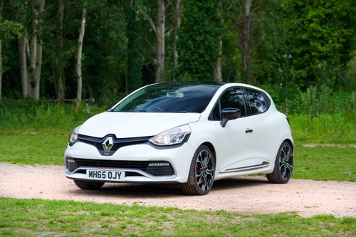 2016 Renault Clio RS 220 Trophy à vendre (picture 4 of 201)