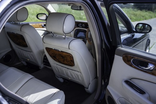 2004 Jaguar XJ Super V8 LWB à venda (imagem 7 de 179)