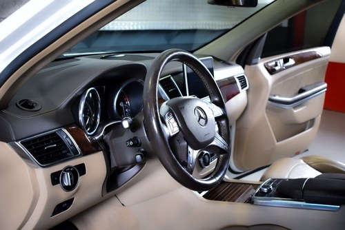 2015 Mercedes-Benz GL550 4Matic à venda (imagem 32 de 93)