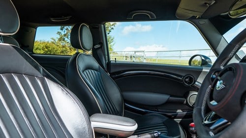 2009 MINI John Cooper Works R56 Te koop (foto 70 van 186)