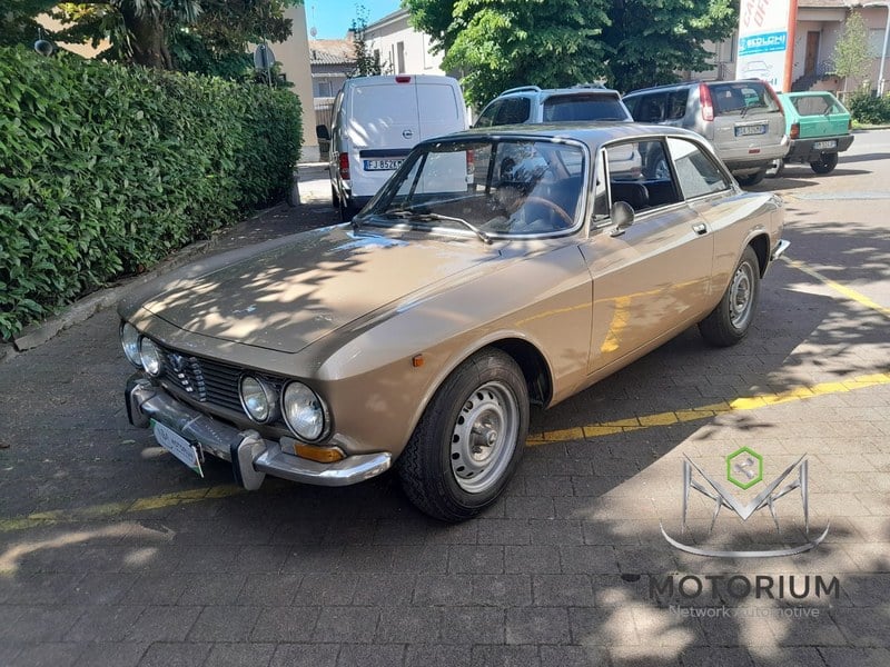 1974 Alfa Romeo GT - 1 1974 Alfa Romeo GT - 1