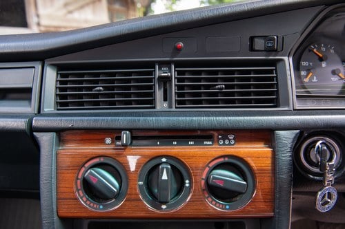 1991 Mercedes-Benz 190E (W201) till salu (bild 34 av 212)