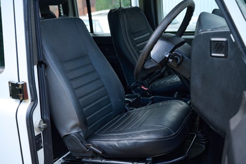 2012 Land Rover Defender 110” - 25,375 Miles Te koop (foto 18 van 129)