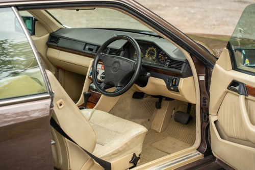 1993 Mercedes-Benz 220CE W124 En venta (imagen 2 de 178)