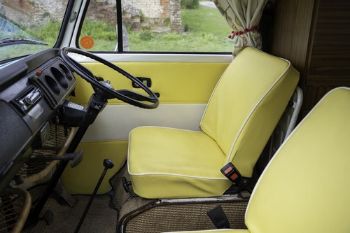 1973 Volkswagen T2 Camper Van RHD Te koop (foto 38 van 151)