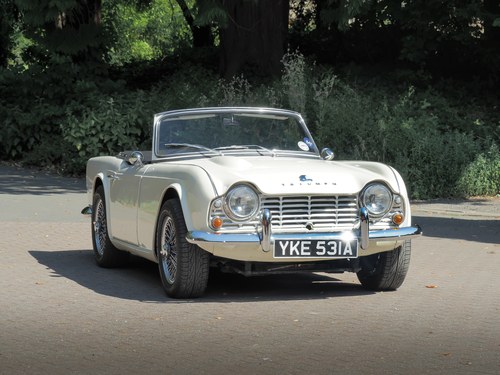 1963 Triumph TR4 with Overdrive In vendita (immagine 12 di 126)