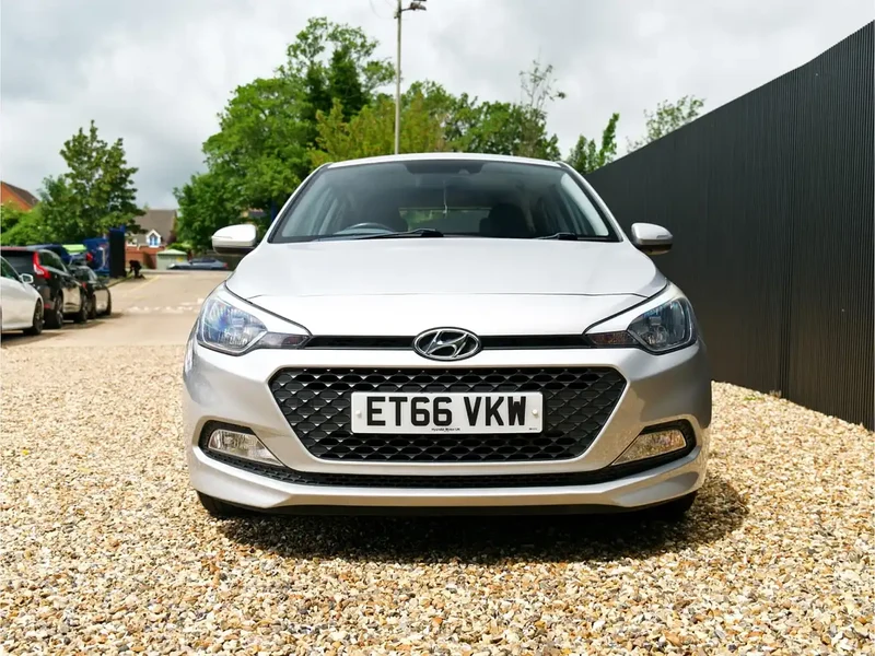 2017 Hyundai I20 - 2 2017 Hyundai I20 - 2