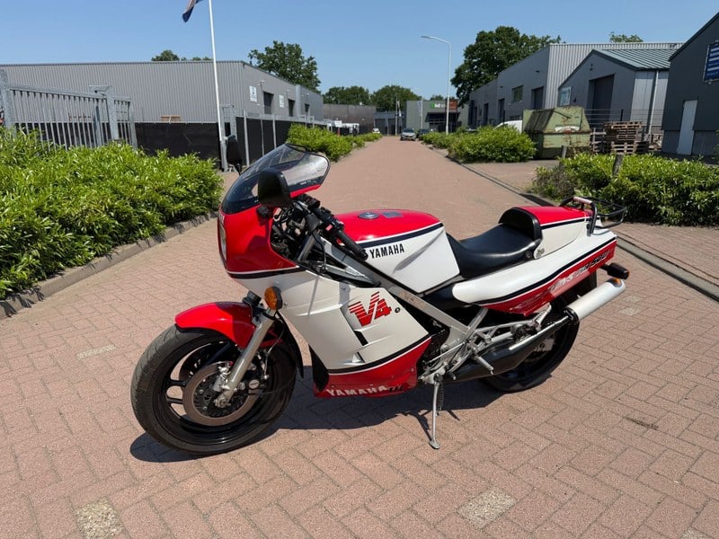 1985 Yamaha RD 500 - 1 1985 Yamaha RD 500 - 1