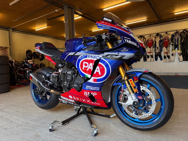 2021 Yamaha R1 - 1 2021 Yamaha R1 - 1