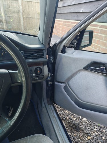 1995 Mercedes-Benz E220 Manual W124 zum Verkauf (Bild 43 von 116)