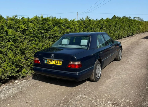 1995 Mercedes-Benz E220 Manual W124 zum Verkauf (Bild 2 von 116)
