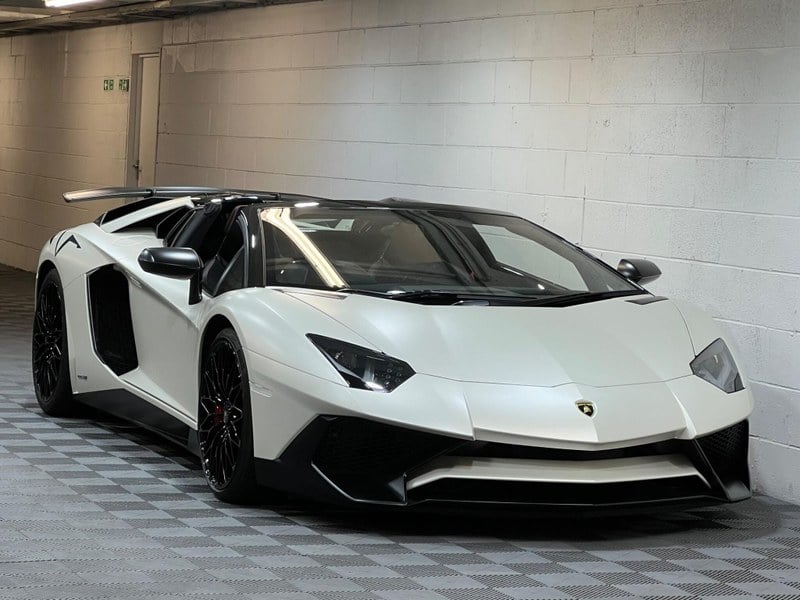 2016 Lamborghini Aventador - 1 2016 Lamborghini Aventador - 1