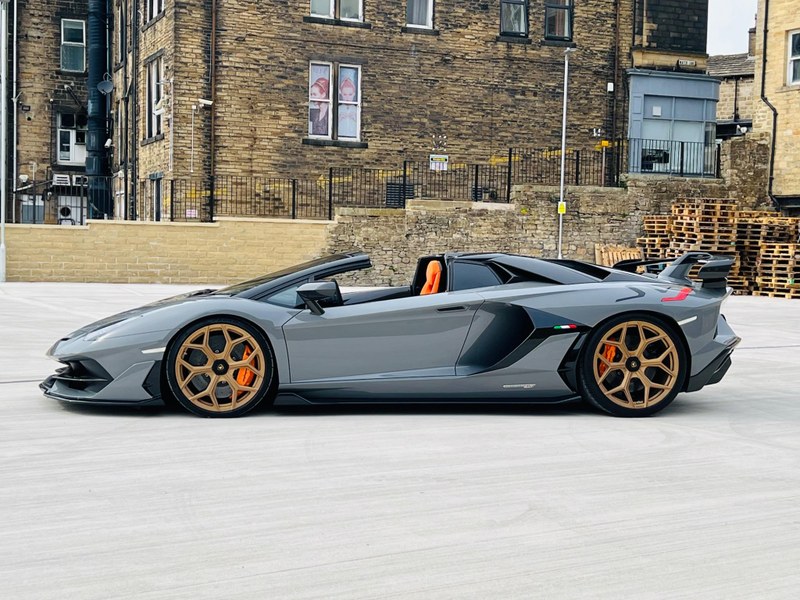2020 Lamborghini Aventador - 2 2020 Lamborghini Aventador - 2