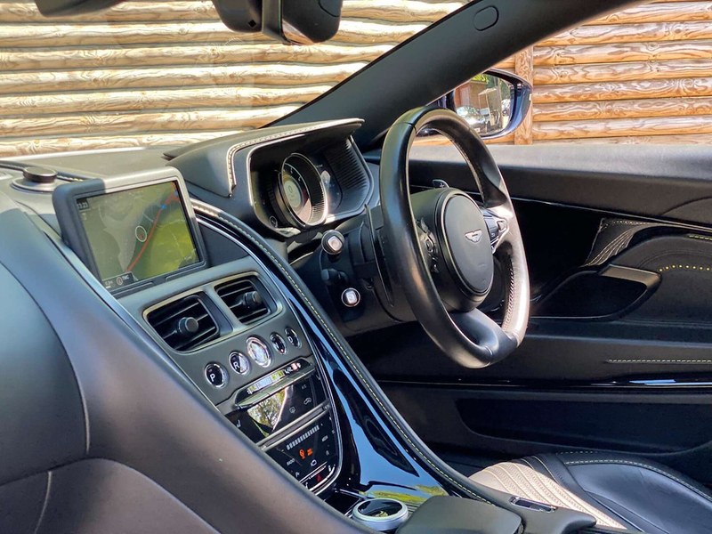 2018 Aston Martin DB11 - 2 2018 Aston Martin DB11 - 2