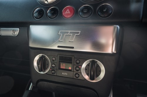 2005 Audi TT Coupe 3.2 V6 Quattro Te koop (foto 17 van 177)