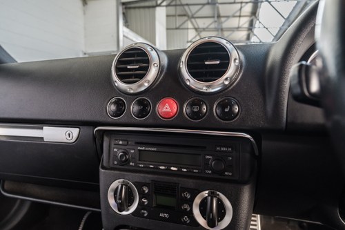2005 Audi TT Coupe 3.2 V6 Quattro Te koop (foto 18 van 177)