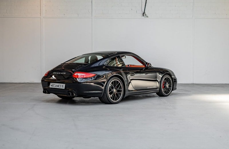 2011 Porsche 911 - 2 2011 Porsche 911 - 2