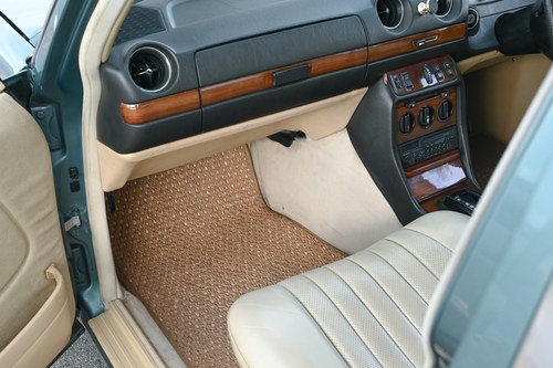 1985 Mercedes-Benz 280TE Automatic S123 Te koop (foto 51 van 229)