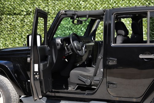 2016 Jeep Wrangler Sahara SUV 220CI V6 Te koop (foto 27 van 75)