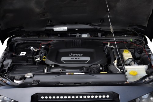 2016 Jeep Wrangler Sahara SUV 220CI V6 Te koop (foto 72 van 75)