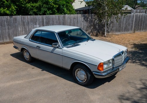 1981 Mercedes-Benz 230CE Automatic RHD C123 zum Verkauf (Bild 4 von 212)