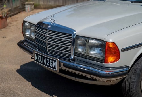 1981 Mercedes-Benz 230CE Automatic RHD C123 zum Verkauf (Bild 158 von 212)