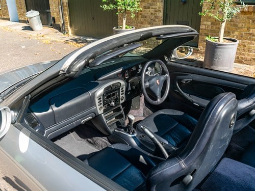 2002 Porsche 911 Carrera 4 3.6L Convertible Manual 996 Te koop (foto 78 van 163)