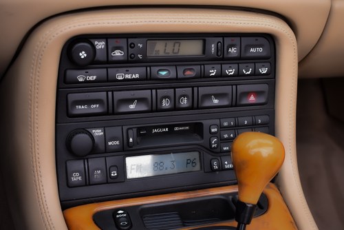 2001 Jaguar XKR ( X100 ) Convertible 4,0L V8 For Sale (picture 36 of 94)