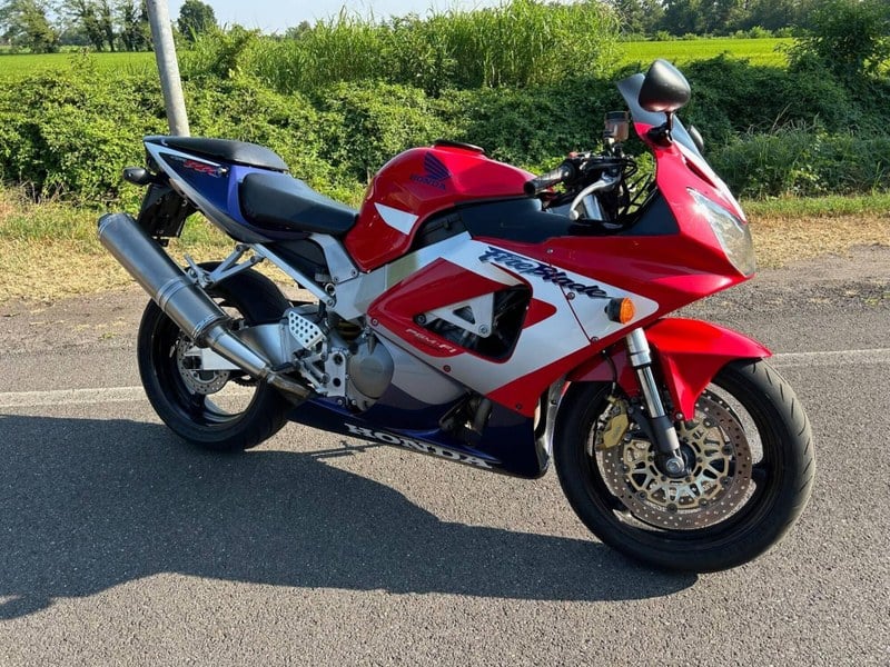 2001 Honda CBR 900RR Fireblade - 2 2001 Honda CBR 900RR Fireblade - 2