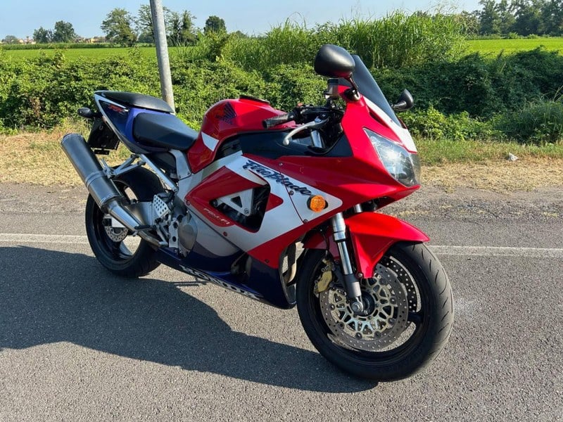 2001 Honda CBR 900RR Fireblade - 1 2001 Honda CBR 900RR Fireblade - 1