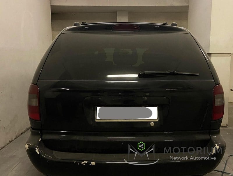 2005 Chrysler Voyager - 2 2005 Chrysler Voyager - 2