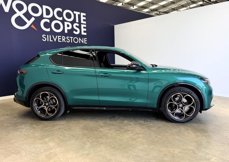 2023 Alfa Romeo Stelvio - 2 2023 Alfa Romeo Stelvio - 2