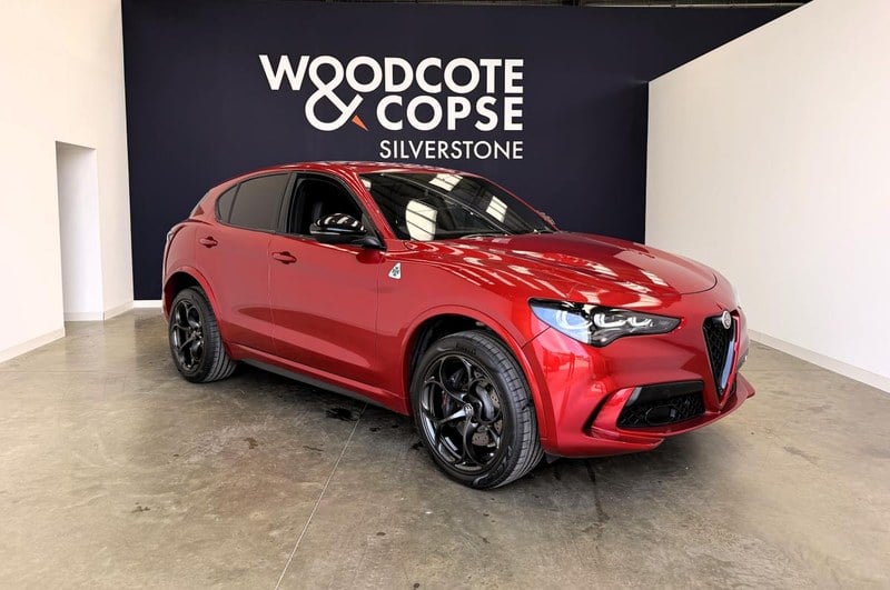 2023 Alfa Romeo Stelvio - 1 2023 Alfa Romeo Stelvio - 1