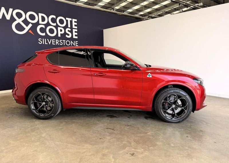 2023 Alfa Romeo Stelvio - 2 2023 Alfa Romeo Stelvio - 2
