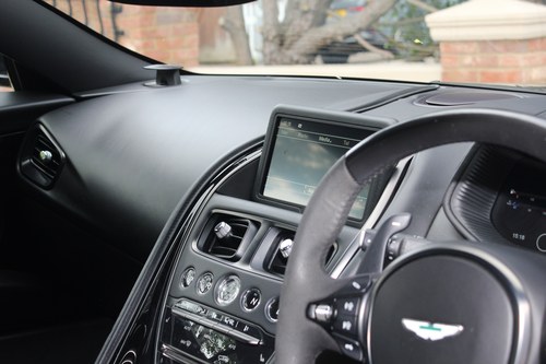 2017 Aston Martin DB11 Launch Edition - AMR Upgrade Te koop (foto 49 van 151)