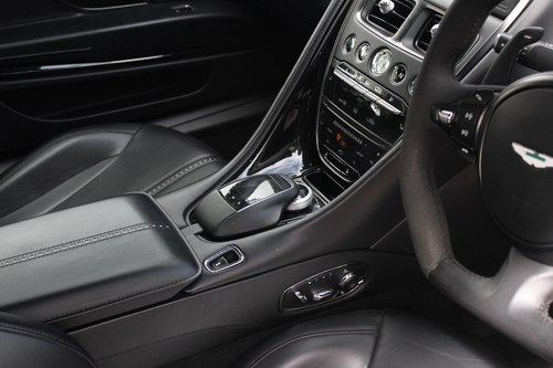 2017 Aston Martin DB11 Launch Edition - AMR Upgrade Te koop (foto 59 van 151)